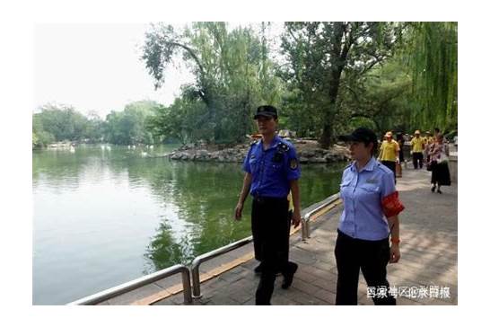 游客过度投喂 撑死西湖鸳鸯